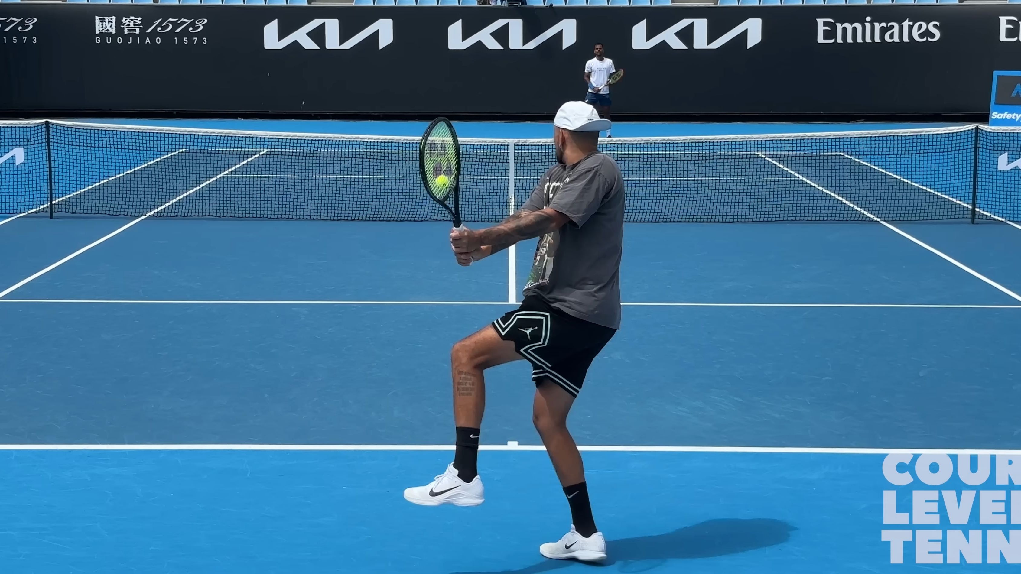 关于西班牙网球队逆转法国网球队，克耶高斯打破历史纪录的信息