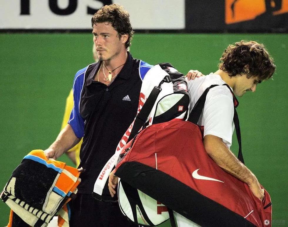 澳大利亚网球队横扫德国网球队，费德勒统治全场的简单介绍