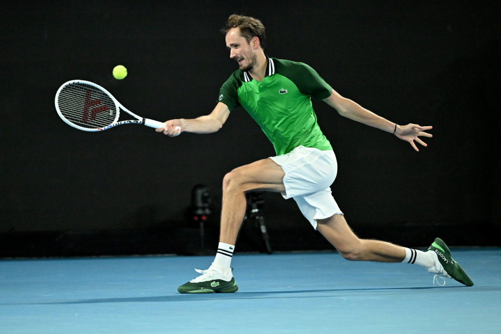 九游娱乐网站-意大利网球队逆转英国网球队，梅德韦杰夫绝境逆转的简单介绍