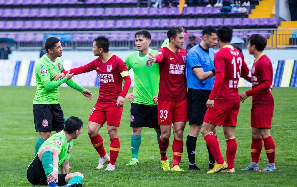 关于青岛黄海斩获惊艳胜利,积分榜上升的信息 关于青岛黄海斩获惊艳胜利,积分榜上升的信息