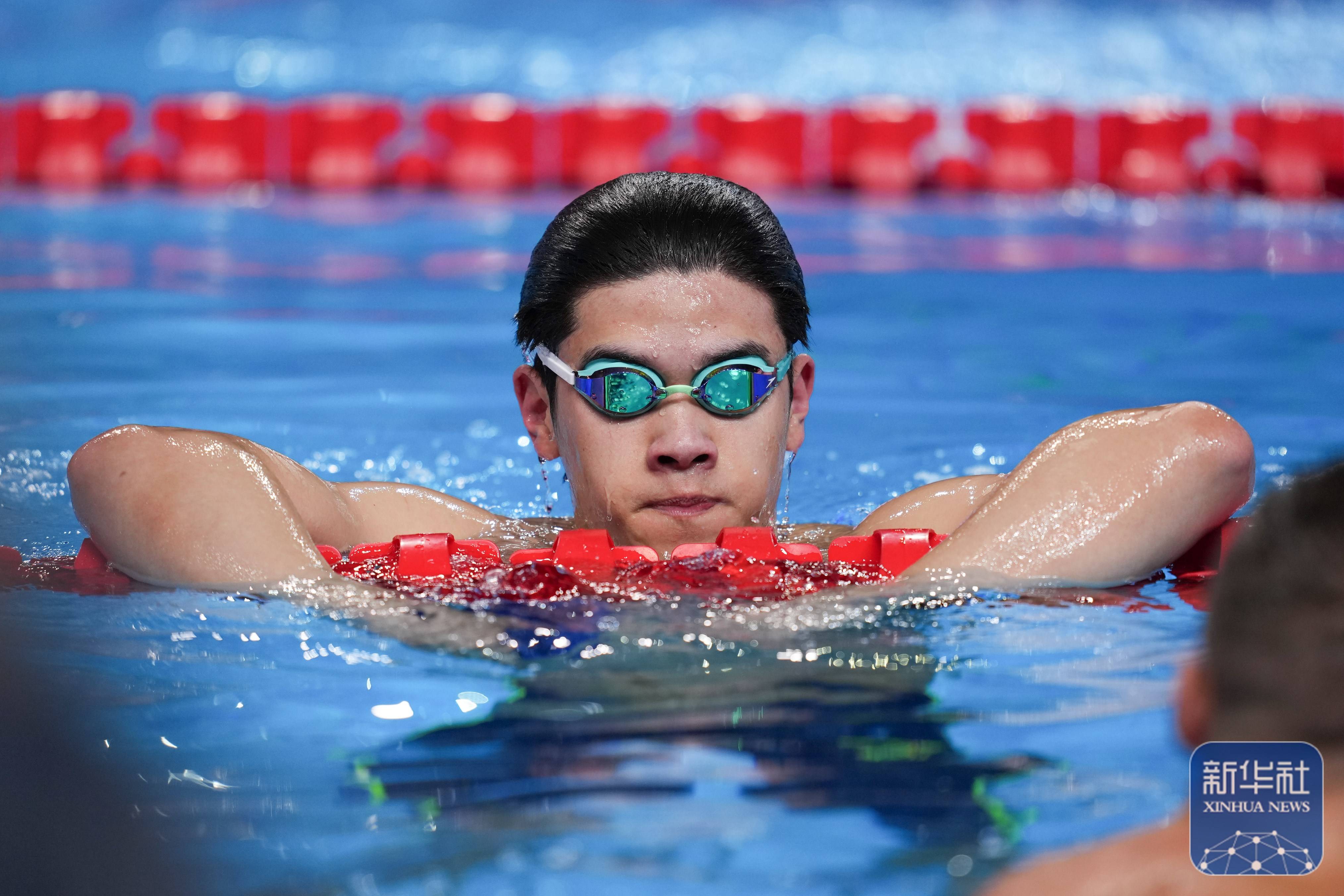 包含游泳选手体力逐渐恢复,为奖牌努力拼搏的词条 包含游泳选手体力逐渐恢复,为奖牌努力拼搏的词条