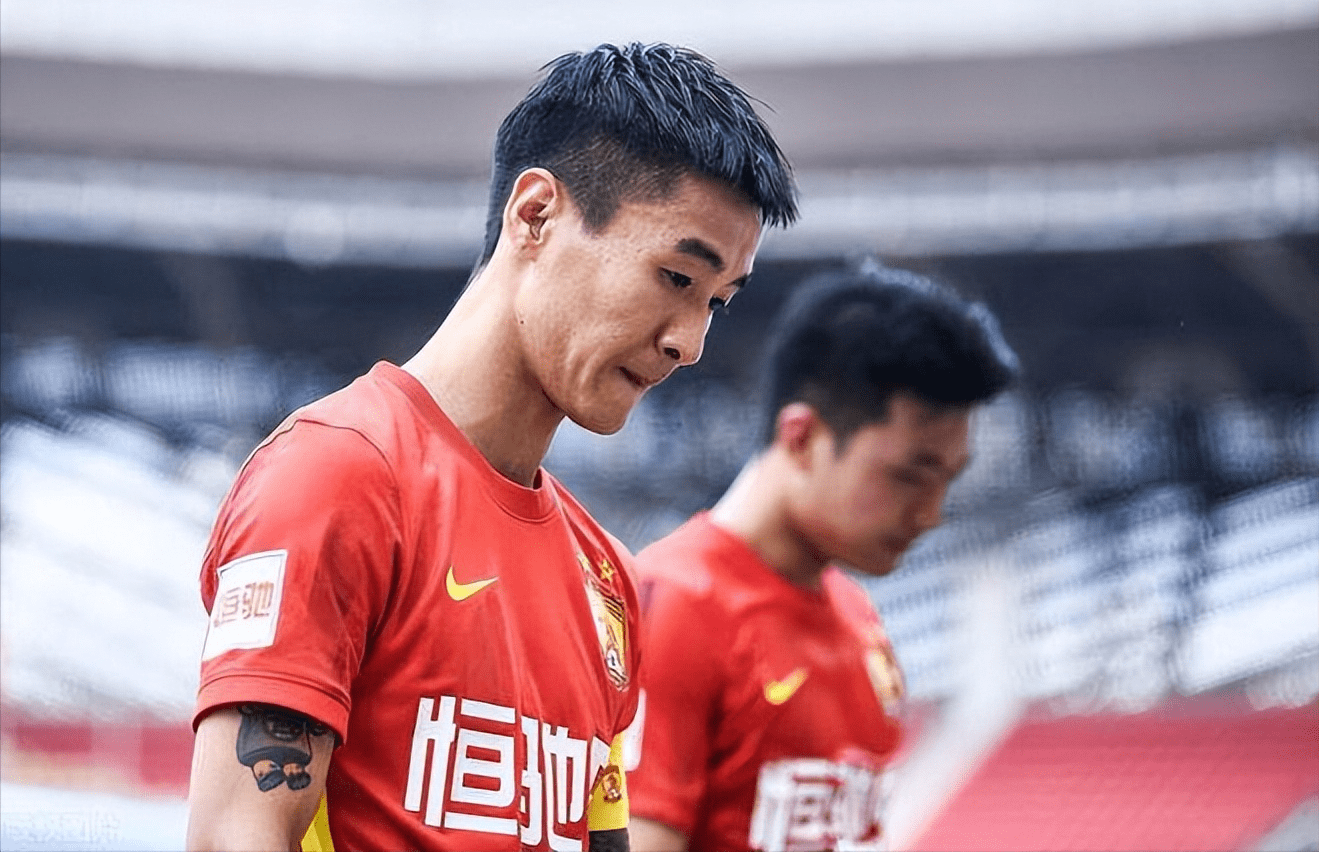 九游体育直播-关于上海队出现轻微伤病，备战态势严峻的信息