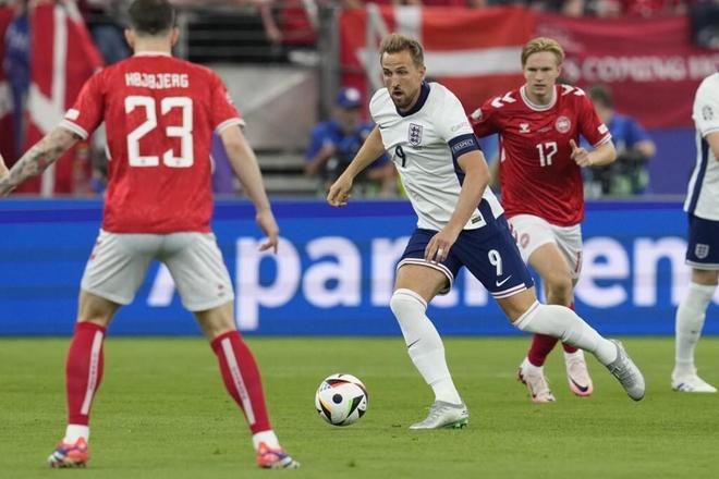 包含英格兰遭遇困境，战术失误频现，战绩低迷难解的词条