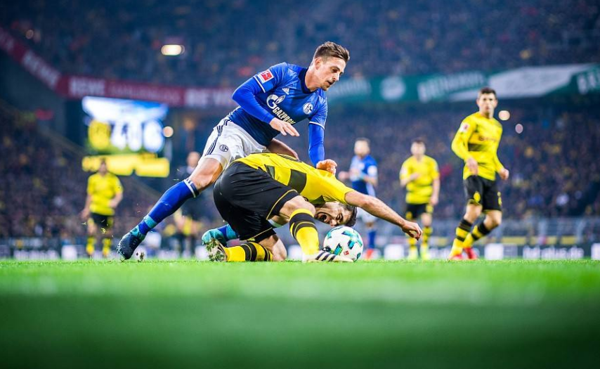 关于多特蒙德客场告捷沙尔克，取得关键胜利的信息