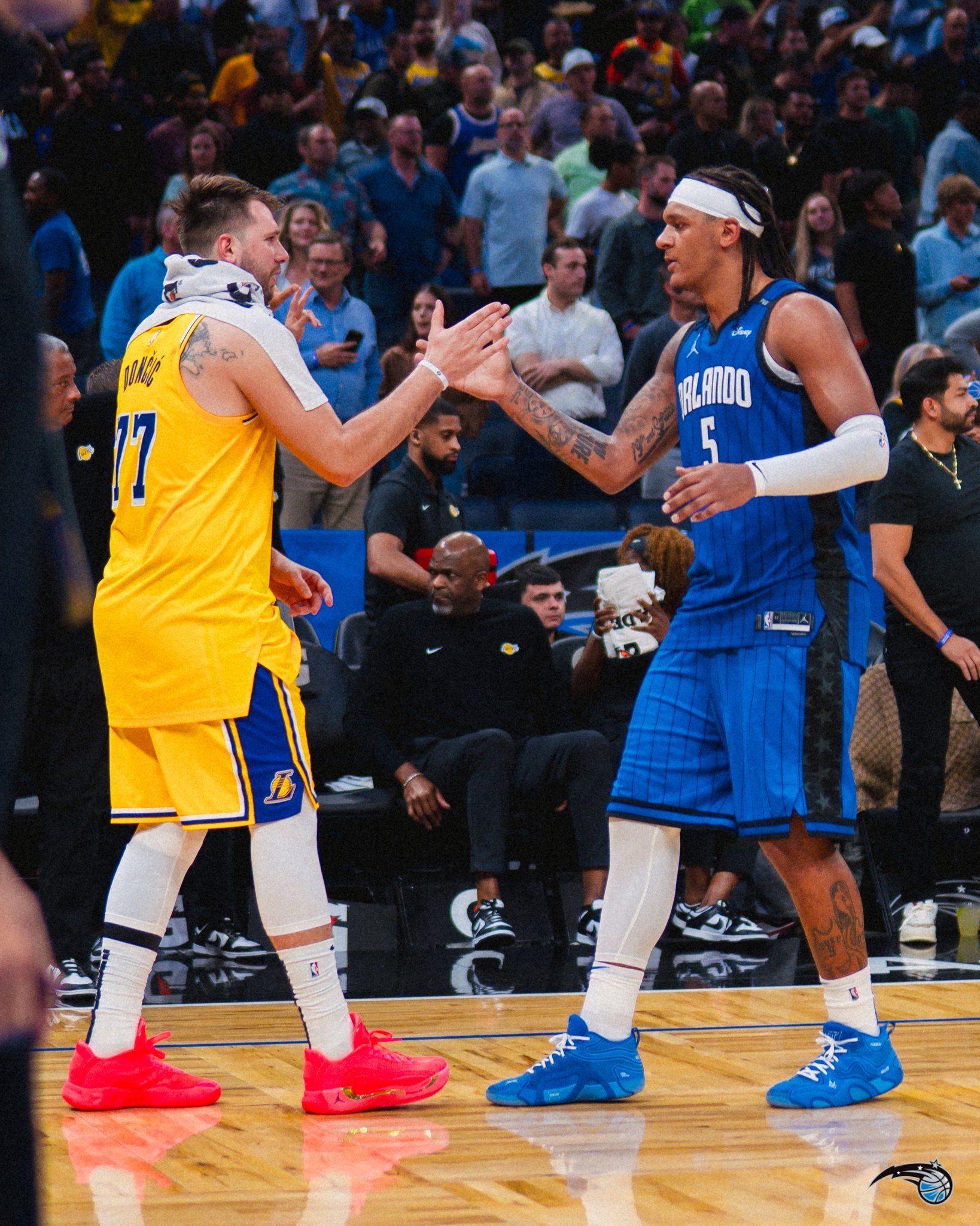 关于湖人B队绝杀篮网B队，布拉德利三分雨点燃全场的信息