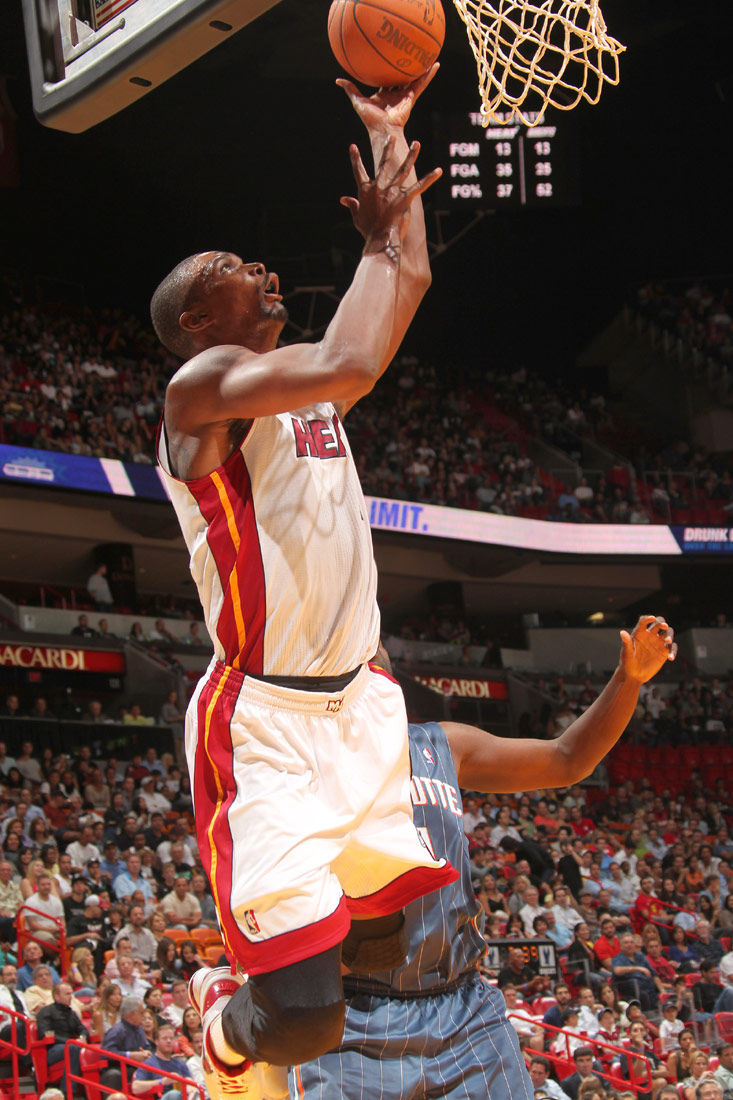 热火在主场力克山猫，取得三连胜的简单介绍