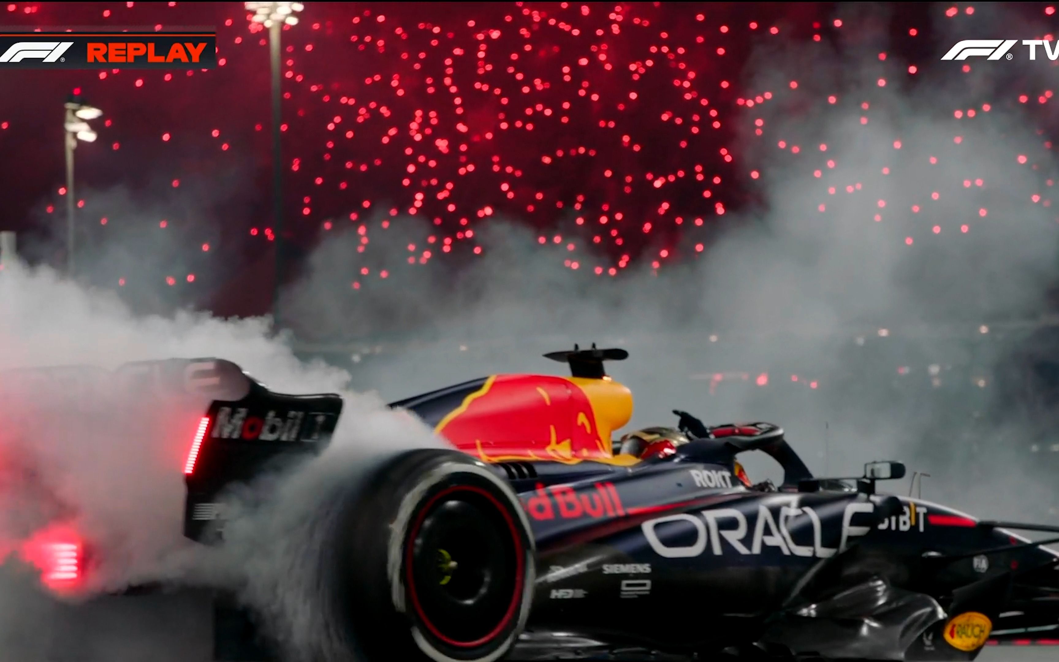 红牛车队完胜威廉姆斯，塞恩斯点燃赛场