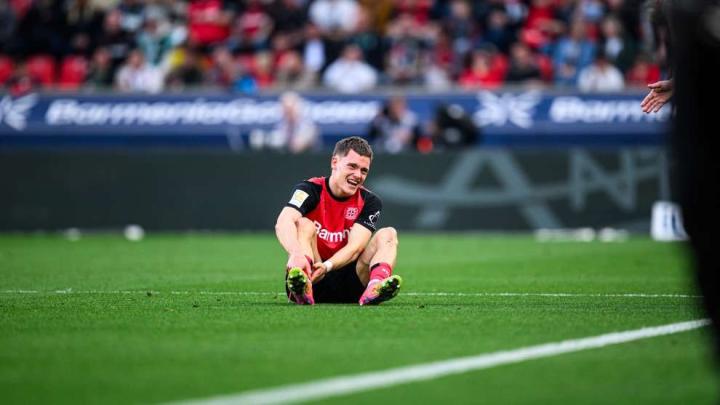 包含拜仁鏖战法国，阿圭罗统治全场的词条