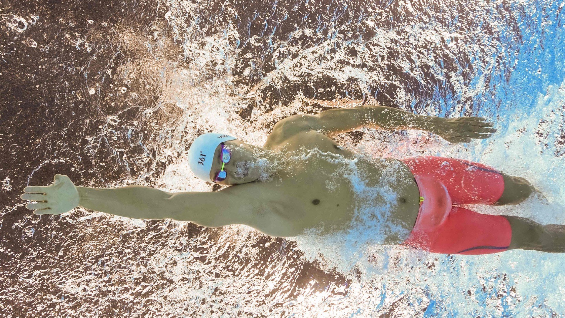 舞台越大，奥斯梅恩越强，波兰对阵韩国，见证巨星的诞生